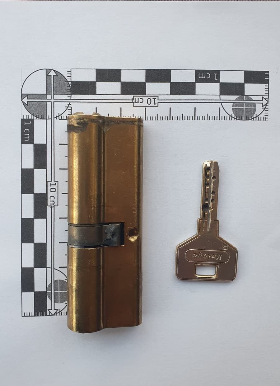 A cylinder and key examined by a forensic locksmith in Mijas